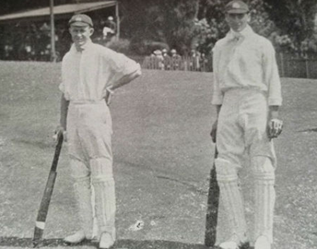 দক্ষিণ আফ্রিকা টেস্ট খেলতে শুরু করে ১৮৮৮ সালে কিন্তু প্রথম জয় পায় ১৯০৫ সালে ইংল্যান্ডের বিরুদ্ধে। সেই সিরিজেই আসে দ্বিতীয় জয়ও। শুধু সিরিজের প্রথম দুই ম্যাচ জিতে নেওয়াই নয়, তারা জিতে নেয় সিরিজও ৪-১ ব্যবধানে।১৩ ম্যাচে দ্বিতীয় জয় পায় আফ্রিকা।