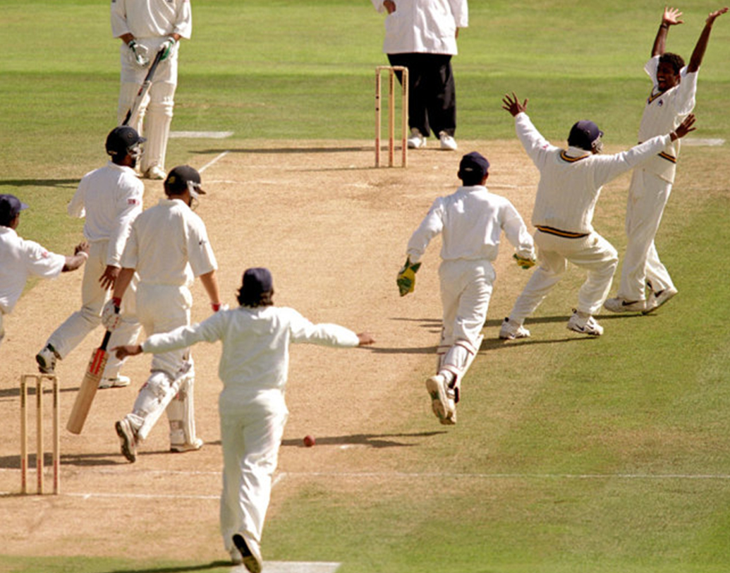 ১৯৮১ সালে শ্রীলঙ্কা প্রথম টেস্ট খেলার সুযোগ পায়। চার বছর বাদে ১৯৮৫ সালে প্রথম জয় পায় ভারতকে হারিয়ে নিজেদের মাটিতে। তিন ম্যাচের সিরিজে একটি ম্যাচেই ফলাফল হয় আর তাতেই জয় তুলে নেয় শ্রীলঙ্কা। ১৪৯ রানে কলোম্বোতে কপিলদেবের ভারতকে হারায় তারা। দ্বিতীয় ম্যাচে জয় আসে ২০তম ম্যাচে।