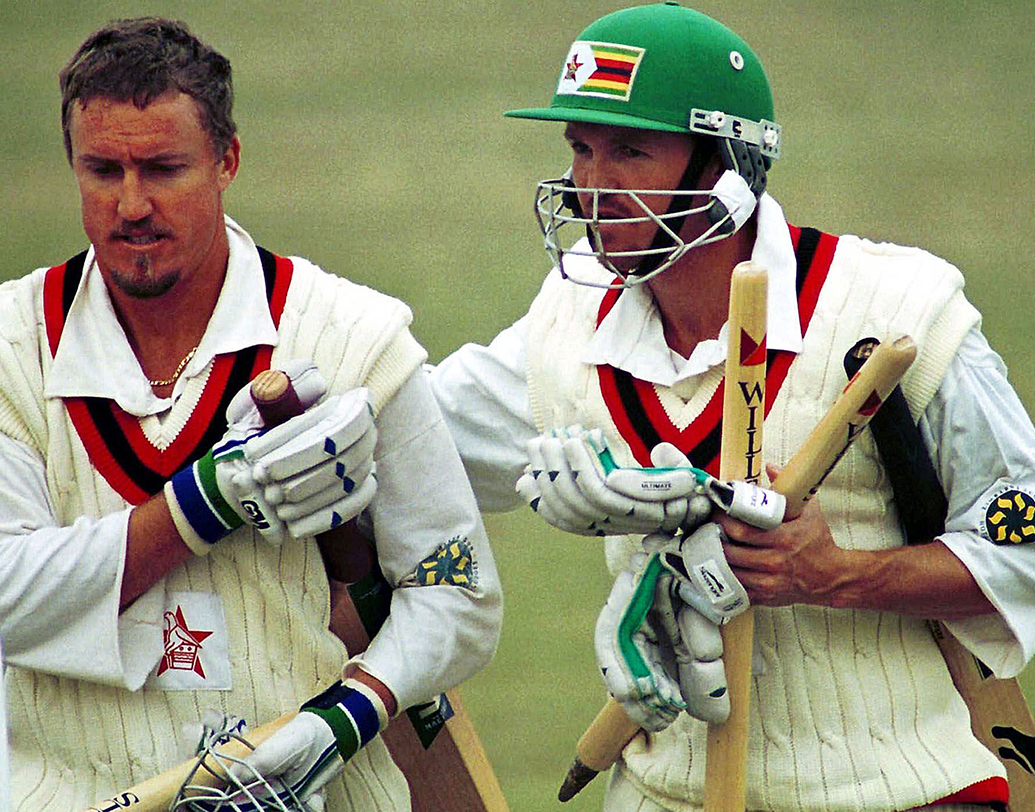 জিম্বাবোয়েকে ভারতের থেকে একটি ম্যাচ বেশি অপেক্ষা করতে হয় দ্বিতীয় টেস্ট জয় পেতে। ১৯৯৪ সালে পাকিস্তানকে হারিয়ে পায় প্রথম জয় এর দ্বিতীয় জয় আসে ১৯৯৮ সালে ভারতকে হারিয়ে।