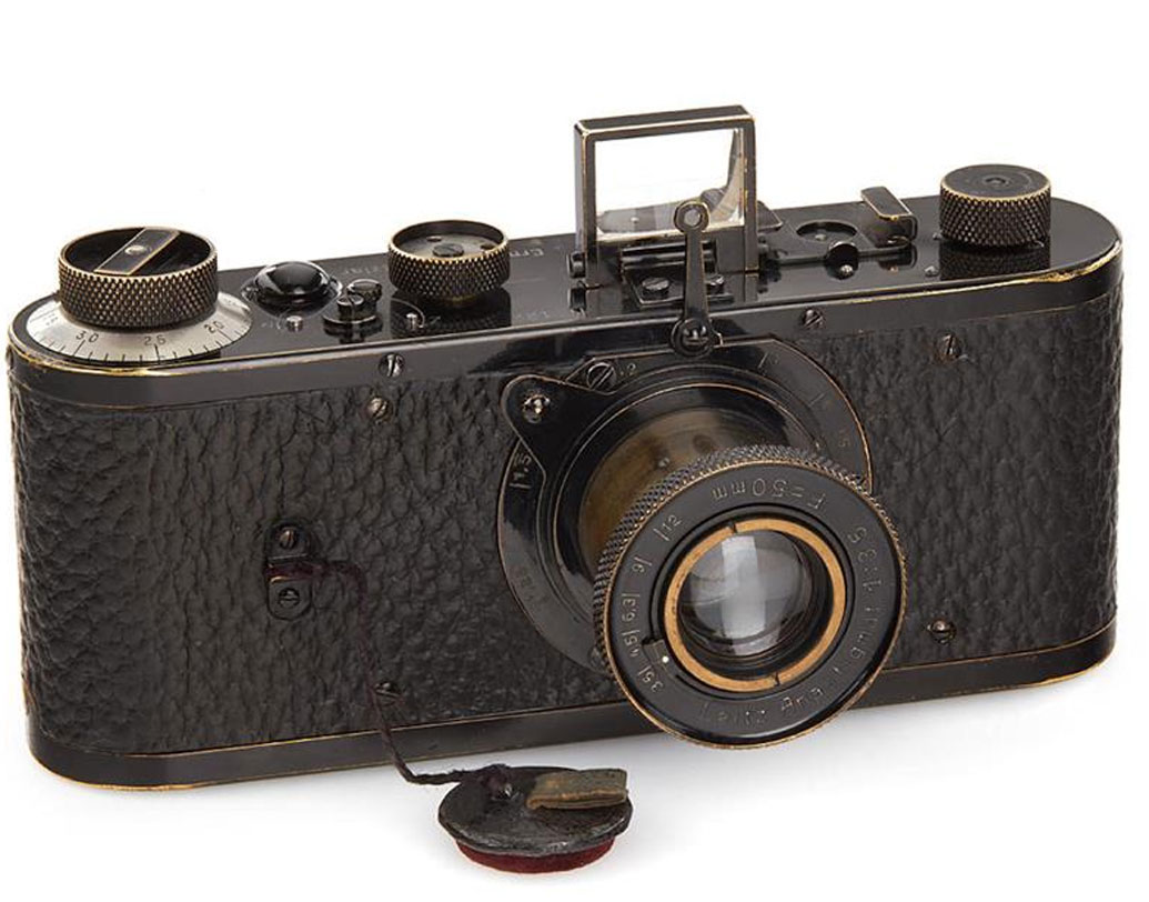 লাইকা-র জিরো সিরিজের ক্যামেরাটি তৈরি হয়েছিল ১৯২৩ সালে। সে সময় সেটিই ছিল দুনিয়ার সবচেয়ে দামি ক্যামেরা। গত বছরের মার্চে ভিয়েনার একটি নিলামে তা বিক্রি হয়েছিল ২৯ লক্ষ ৯৫ হাজার ডলারে। এক এশীয় ব্যক্তি তা কিনে নেন বলে জানা গিয়েছে।