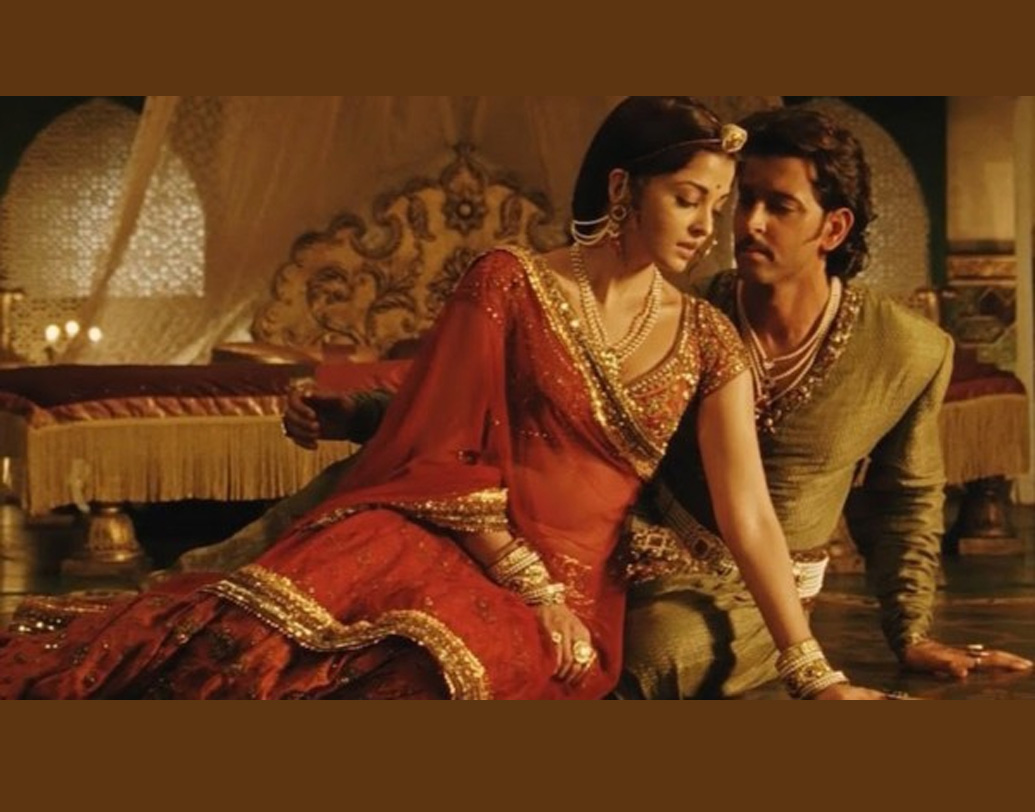 যোধাবাঈ ও মুঘল বাদশা আকবরের প্রেমকাহিনি ফুটে উঠেছিল আশুতোষ গোয়ারিকরের ফিল্ম ‘যোধা আকবর’-এ। সেই ২০০৮-এ। হৃতিক রোশনের সঙ্গে এ ফিল্মে দেখা গিয়েছিল ঐশ্বর্যা রাইকেও।