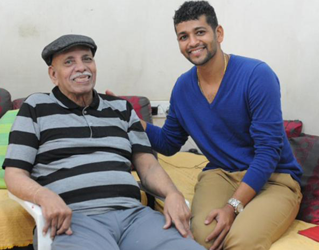 অমল মুজুমদারের জন্ম মুম্বইতে ১৯৭৪ সালে। সারদাশ্রম বিদ্যামন্দিরের ছাত্র ছিলেন তিনি। সেই স্কুল যেখানে ক্রিকেট কোচ ছিলেন রমাকান্ত আচরেকর। অমলের দুই সহপাঠী ছিলেন ঝাঁকড়া চুলের সচিন তেন্ডুলকর এবং তাঁর প্রিয়বন্ধু বিনোদ কাম্বলি।