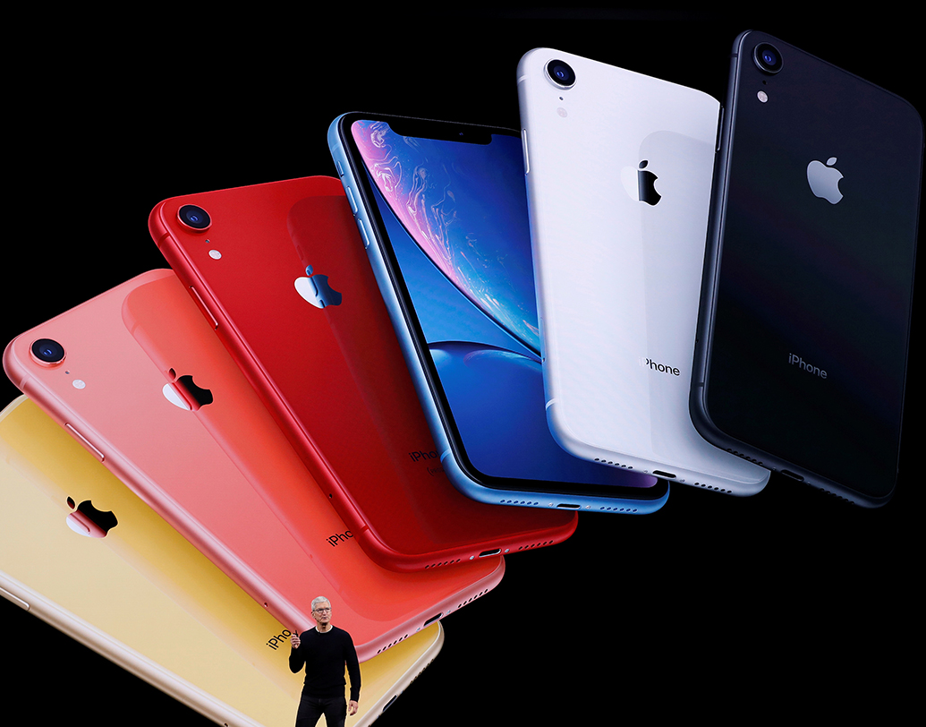 ৫.৮ ইঞ্চির অর্গানিক এলইডি ডিসপ্লে থাকছে আইফোন ১১ প্রো-তে। এতেও থাকছে এ১৩ বাওনিক চিপসেট। আইফোন এক্সএসের থেকে চার ঘণ্টা বেশি সময় ধরে কাজ করবে এর ব্যাটারি বলে জানিয়েছে অ্যাপেল।