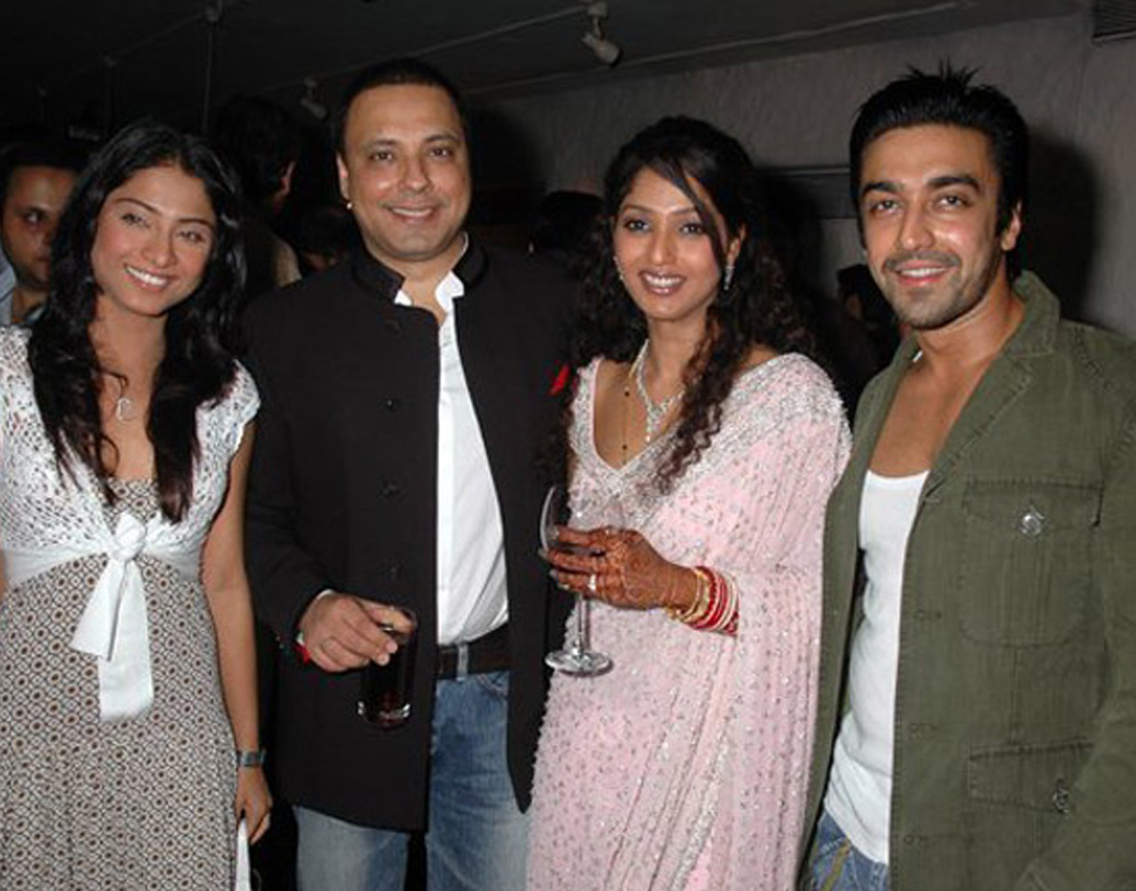 এর পর ইন্ডাস্ট্রির বাইরে, একাধিক ব্যবসায়ীর সঙ্গে সম্পর্কে জড়িয়েছিলেন সুমন। কিন্তু কোনওটাই দীর্ঘস্থায়ী হয়নি। ইতিমধ্যে প্রযোজক বান্টি ওয়ালিয়ার সঙ্গে সুমনের সম্পর্ক শুরু। দু’জনে বিয়ে করেন ২০০৬ সালে।