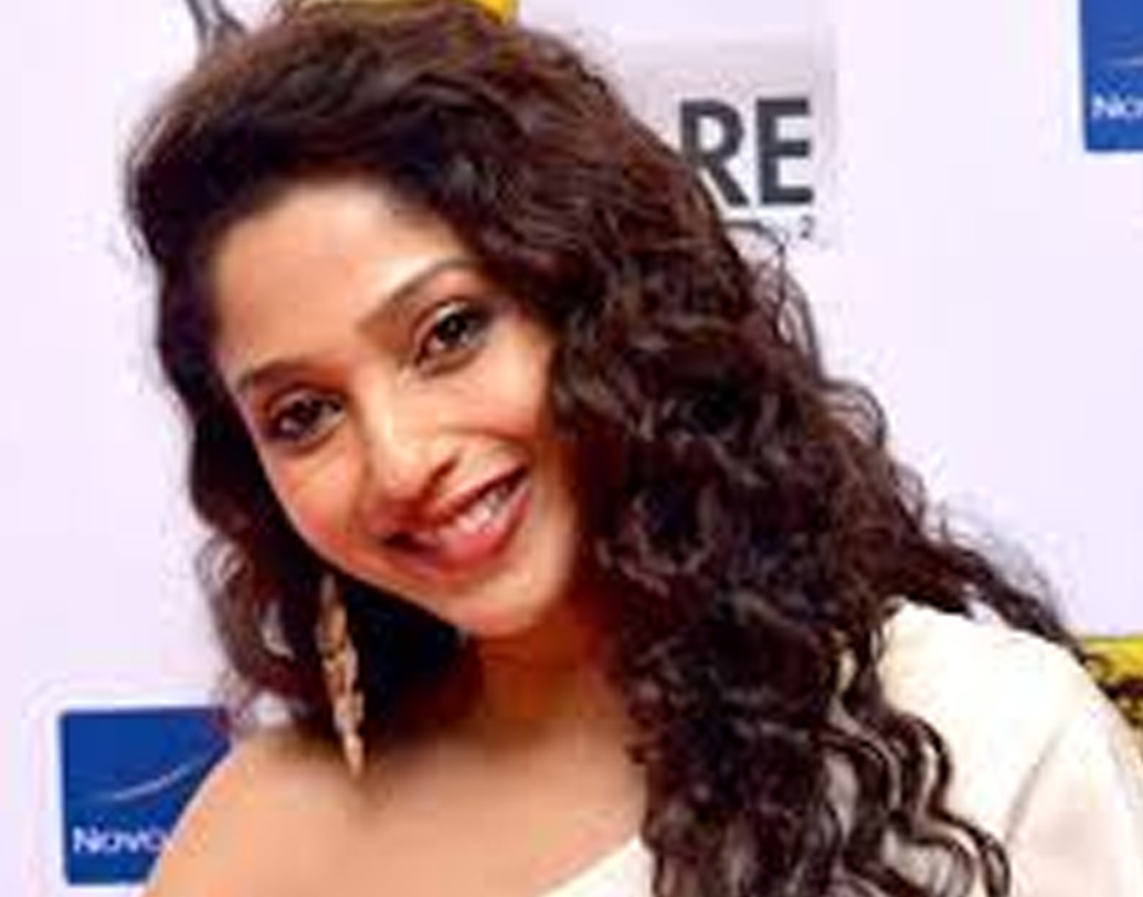 অভিনয়ের পাশাপাশি সৌন্দর্য প্রতিযোগিতা এবং টেলিভিশনে রিয়েলিটি শো-এ বিচারকের দায়িত্বও পালন করেছেন সুমন।