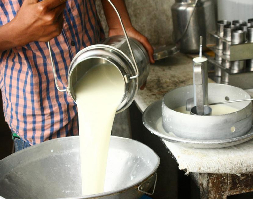 গ্রামের চাষের মাঠে কাজ করার জন্য বাইরে থেকে শ্রমিক নিয়ে আসা হয় না। বরং একটি পরিবার মজুর হিসেবে নিয়োগ করে ওই গ্রামেরই অন্য পরিবারের কোনও সদস্যকে। কৃষির পাশাপাশি এই গ্রামের অন্যতম আয়ের উত্স পশুপালন। প্রতি দিন ৮৮০ গ্যালন দুধ উত্পাদন করে হিবরে।