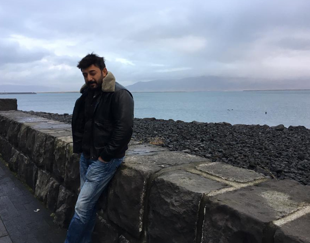 ২০০০-এর পরে ছ’বছর অরবিন্দ স্বামীকে কোনও ইন্ডাস্ট্রিতেই দেখা যায়নি। স্নাতকোত্তর স্তরে পড়াশনো করতে চলে গিয়েছিলেন আমেরিকা। নর্থ ক্যারোলিনার ওয়েক ফরেস্ট ইউনিভার্সিটি থেকে স্নাতকোত্তর করেন ইন্টারন্যাশনাল বিজনেস নিয়ে।