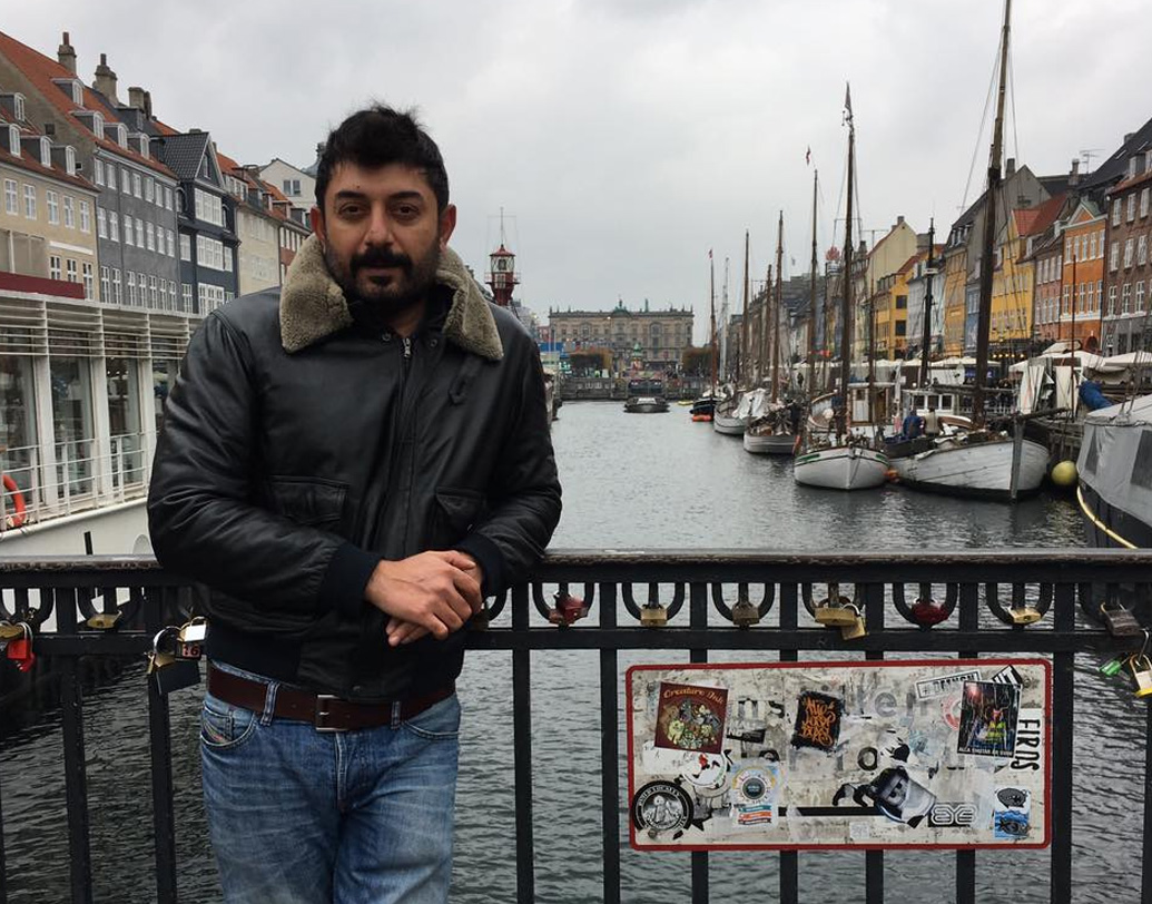 দেশে ফিরে অরবিন্দ মন দেন ব্যবসায়। তাঁর ব্যবসার কাজকর্ম বিস্তৃত ছিল আমেরিকা ও ইউরোপে। ব্যবসায়িক সূত্রে তাঁকে মাঝে মাঝেই বিদেশে যেতে হত। সেখানেও তাঁকে অনেকে চিনে ফেলতেন ‘রোজা’র নায়ক হিসেবে।