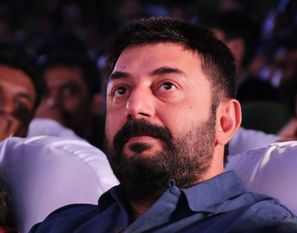 নায়কের ভূমিকা থেকে বিদায় নিলেও অরবিন্দ স্বামীর কোনও আক্ষেপ নেই। তারকাখচিত বৃত্তের বাইরে থেকেই জীবনের প্রতিটি মুহূর্ত উপভোগ করতে চান, জানিয়েছেন তিনি।   (ছবি : সোশ্য়াল মিডিয়া)