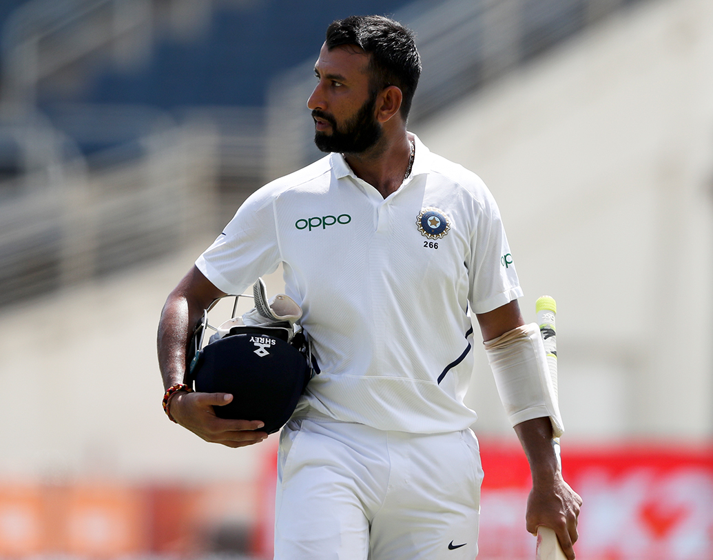 চেতেশ্বর পূজারা- ভারতের অন্যতম নির্ভরযোগ্য টেস্ট ব্যাটসম্যান। তাঁর উপস্থিতি অনেকটাই চাপ কমিয়ে দেয় মিডল অর্ডারে। দেশের মাঠে তাঁর ব্যাট থেকে বড় রানের ইনিংস চাইবেন ক্রিকেটপ্রেমীরা।