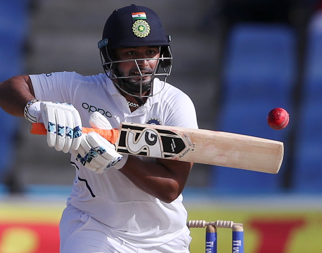 ঋষভ পন্থ- আবারও পন্থে ভরসা রাখল দল। তাঁর খারাপ ফর্ম নয়, চিন্তার কারণ পন্থের ভুল শট নির্বাচন। বিশেষজ্ঞদের একাংশের মতে, আইপিএল আর টেস্ট ক্রিকেট যে দু’টি আলাদা জগত তা এখনও বোধহয় বুঝতে পারছেন না তরুণ প্রতিভা। ঘরের মাঠে চেনা পরিবেশে নিজেকে প্রমাণ করতে পারবেন তিনি?