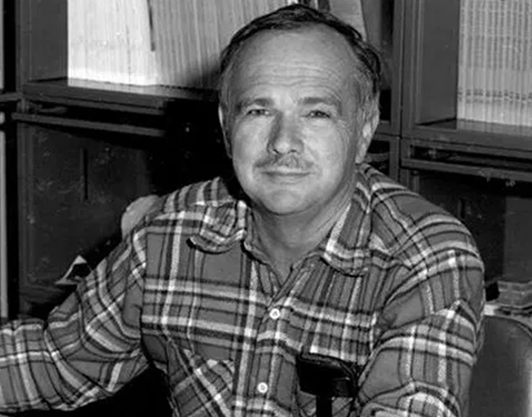 ইউজিনের মৃত্যুর পরে তাঁর ঘনিষ্ঠ সহযোগী বিজ্ঞানী ক্যারোলিন পোর্সো এক নজিরবিহীন সিদ্ধান্ত নেন। ঠিক করেন, জীবিত অবস্থায় যেতে না পারলেও মৃত্যুর পরে চাঁদে পৌঁছবেন ইউজিন শুমেকার। তাঁর নশ্বর দেহ দাহ করা হল। সংগ্রহ করা হল একমুঠো ভস্ম।