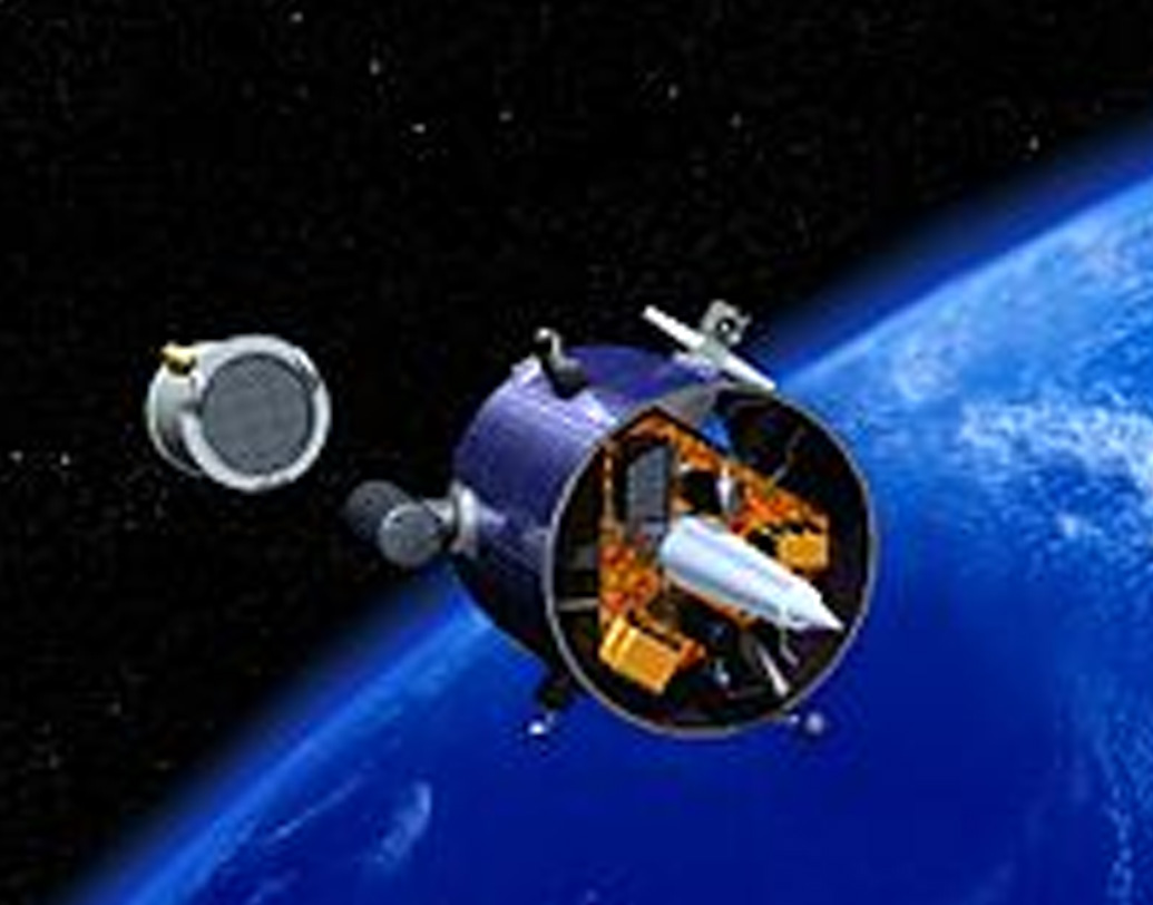 ১৯৯৮ সালে চাঁদের উদ্দেশে যাত্রা শুরু করেছিল নাসা-র লুনার প্রসপেক্টর। সেই মহাকাশযানেই একটি পলি কার্বোনেটের ক্যাপসুলে পিতলের আধারে রাখা হয় ইউজিনের চিতাভস্ম। আধারে লেখা ছিল, নাম, জন্ম ও মৃ্ত্যুতারিখ এবং ‘রোমিও জুলিয়েট’-এর একটি অংশ।