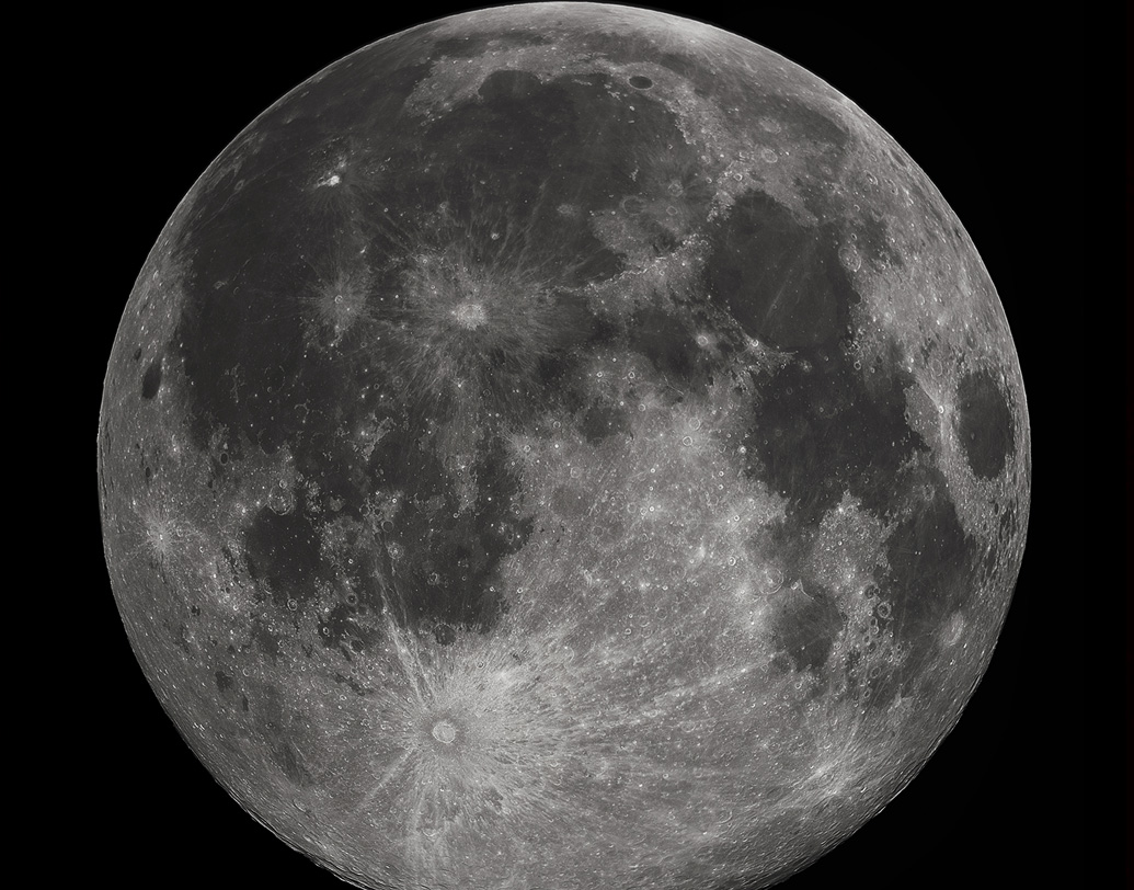 নশ্বর দেহে চাঁদে পৌঁছতে পারেননি। কিন্তু পৃথিবী থেকে একমাত্র তিনিই চিরঘুমে ঘুমিয়ে আছেন চাঁদের মাটিতে। এই পরম আশ্রয় থেকে কেউ তাঁকে অন্য কোথাও সরাতে পারবে না।