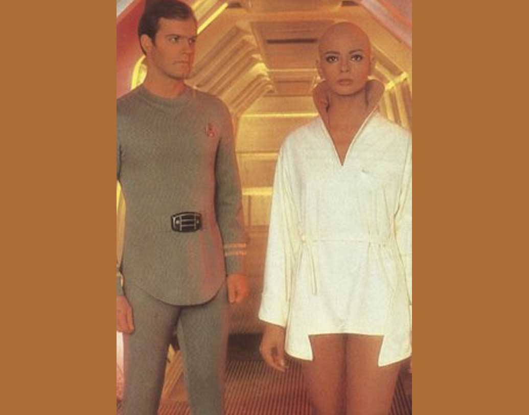 তেরো বছরের কিশোরী পরসিসের ছবি তুলেছিলেন তৎকালীন বম্বের এক নামী আলোকচিত্রী। নেহাতই মজার ছলে তোলা ছবিগুলিই পরসিসের জীবনের মোড় ঘুরিয়ে দেয়। ওই ছবিগুলি কোনও ভাবে চলে যায় এক বিজ্ঞাপন সংস্থার হাতে। তারপর পরসিস হয়ে ওঠেন একটি সাবানের বিজ্ঞাপনের প্রধান মডেল।