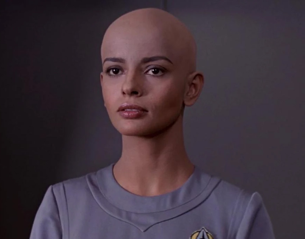 পরসিসের আগে মাত্র দু’জন ভারত থেকে মিস ইউনিভার্স প্রতিযোগিতায় অংশ নেন। ১৯৬৫ সালে তাঁর অংশ নেওয়ার আগে ১৯৫২ সালে ভারত থেকে প্রথম প্রতিযোগিনী ছিলেন ইন্দ্রাণী রহমান। ১৯৬৪ সালে অংশ নিয়েছিলেন মেহের কাস্তেলিনো মিস্ত্রি।