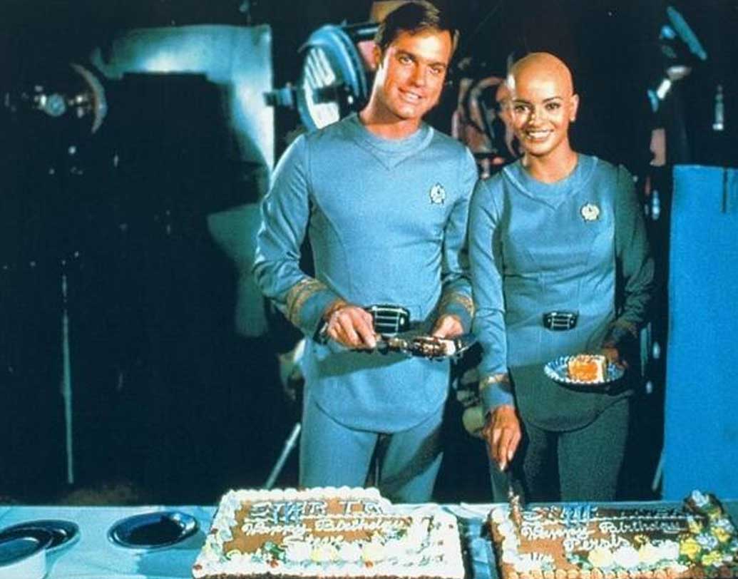 ১৯৭৫ সালে পরসিস অভিনয় করেন দু’টি ইংরেজি ছবিতে। ব্রিটিশ ছবি ‘কনডাক্ট আনবিকামিং’ এবং মার্কিন ছবি ‘দ্য উইলবি কন্সপিরেসি’-তে।