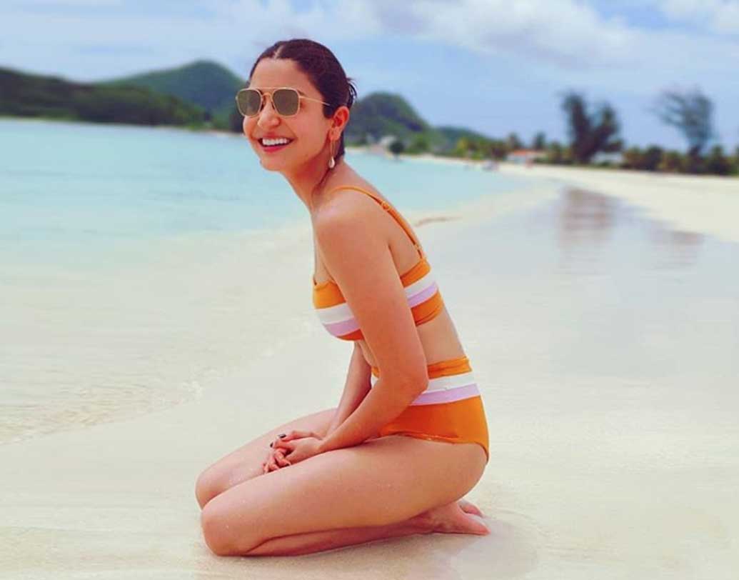 বরাবরই বিকিনি লুক ভালই ক্যারি করতে পারেন অনুষ্কা। কমলা রঙের বিকিনিতেও তিনি অনন্যা। ছবির ক্যাপশনে বিরাট-পত্নী লিখেছিলেন, ‘সান কিসড অ্যান্ড ব্লেসড।”