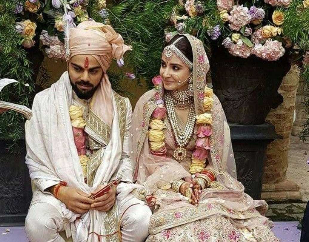 দীর্ঘ দিন প্রেমের পর ২০১৭-এর ১১ ডিসেম্বর সাত পাকে বাঁধা পড়েন তাঁরা। সম্পর্কের প্রথম থেকেই নেটিজেনদের ‘কাপল গোল’ দিয়ে যাচ্ছেন ওই দুই লাভ বার্ডস।