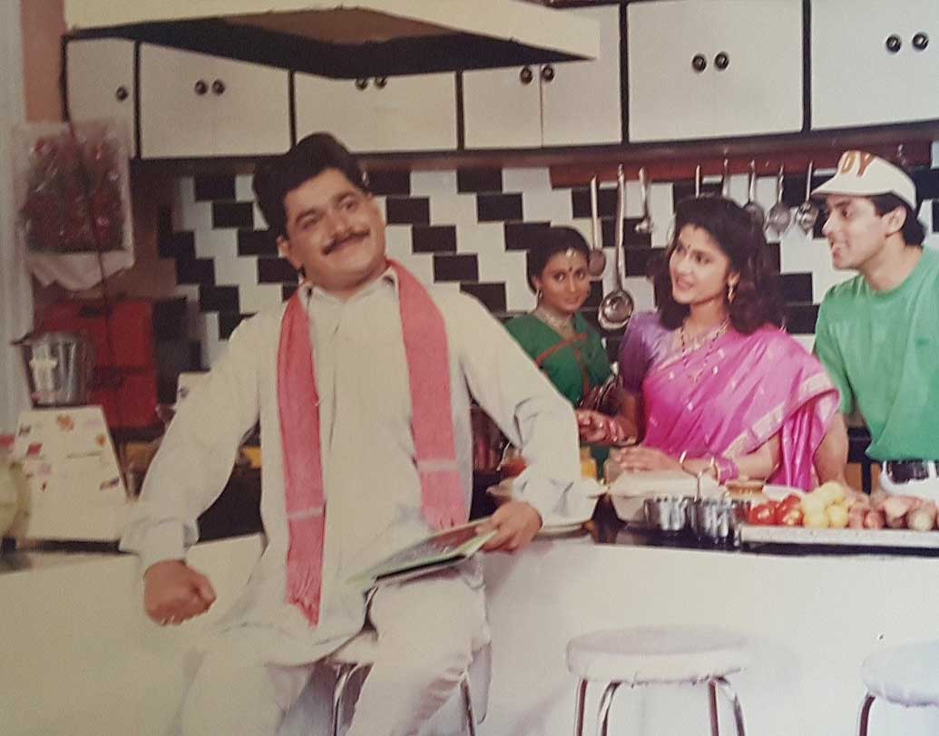 মরাঠি ছবির কৌতুক অভিনেতা হিসেবে তুমুল জনপ্রিয় ছিলেন লক্ষ্মীকান্ত। এক বার চেষ্টা করেছিলেন অন্য ভূমিকায় অভিনয় করবেন। করেওছিলেন, ‘এক হোতা বিদূষক’ ছবিতে। কিন্তু সেই ছবি চরম ব্যর্থ হওয়ায় হতাশ লক্ষ্মীকান্ত আবার ফিরে আসেন কৌতুকেই।