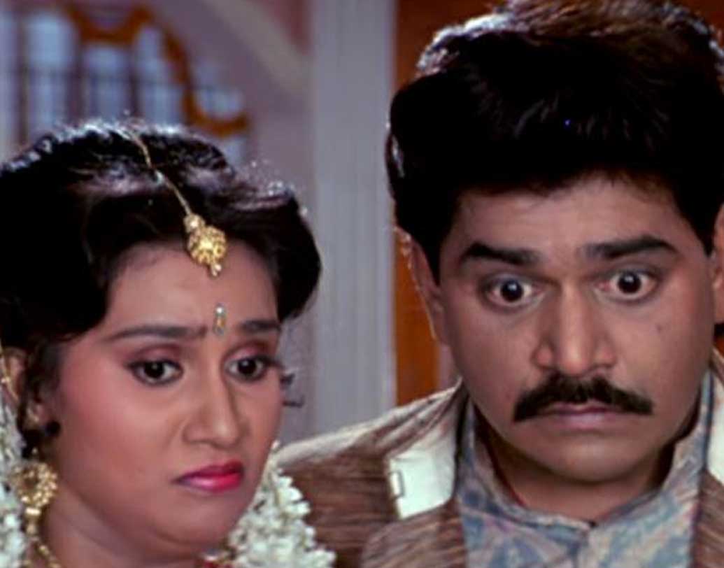 বেশির ভাগ ছবিতে তাঁর নায়িকা হতেন প্রিয়া অরুণ। তাঁকেই ১৯৯৮ সালে বিয়ে করেছিলেন লক্ষ্মীকান্ত। তবে এটা তাঁর দ্বিতীয় বিয়ে। তাঁর প্রথম স্ত্রী রুহি বের্ডে। রুহিকে বিয়ে করেছিলেন ১৯৮৫ সালে। তেরো বছরের দাম্পত্য ভেঙে যায় ১৯৯৮ সালে। লক্ষ্মীকান্ত এতটাই ভালবাসতেন অভিনয়, নিজের ছেলের নাম রেখেছিলেন অভিনয়। মেয়ের নাম ছিল স্বানন্দী।