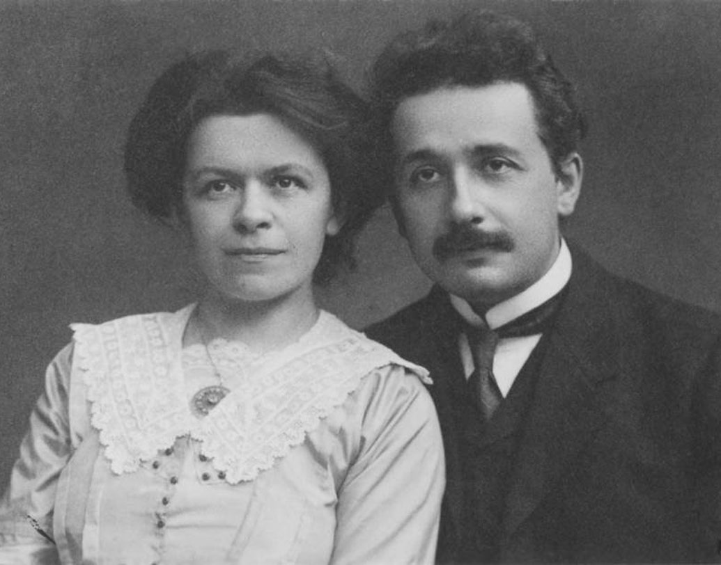 প্রথম প্রেম ভেঙে যাওয়ার পর অ্যালবার্ট জুরিখ পলিটেকনিকের ছাত্রী মিলেভা মারিচের প্রেমে পড়েন। আইনস্টাইনের ক্লাসের একমাত্র মেয়ে ছিলেন তিনি। বয়সে তিন বছরের বড়। কোমরে হাড়ের সমস্যা, শারীরিক ভাবেও দুর্বল ছিলেন। প্রথম প্রেমিকা, মারির মতো অত সুন্দরী ছিলেন না মিলেভা। কিন্তু অঙ্ক ও পদার্থবিদ্যায় ওঁর ঘোর প্যাশনে প্রেমে পড়েছিলেন অ্যালবার্ট।