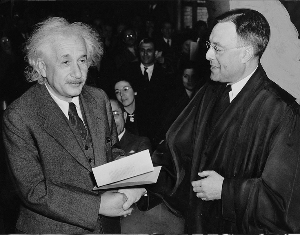 বিশ্বের রহস্যমোচনে তাঁর অবদান অনেক। অনেক কঠিন বিষয়ের সহজ সমাধান করে ফেলতেন তিনি। কিন্তু প্রবাদপ্রতিম এই পদার্থবিদের জীবনে একটা বড় দুঃখ রয়ে গিয়েছিল। নিজের ছেলেরই সমস্যার সমাধান করতে পারেননি তিনি।