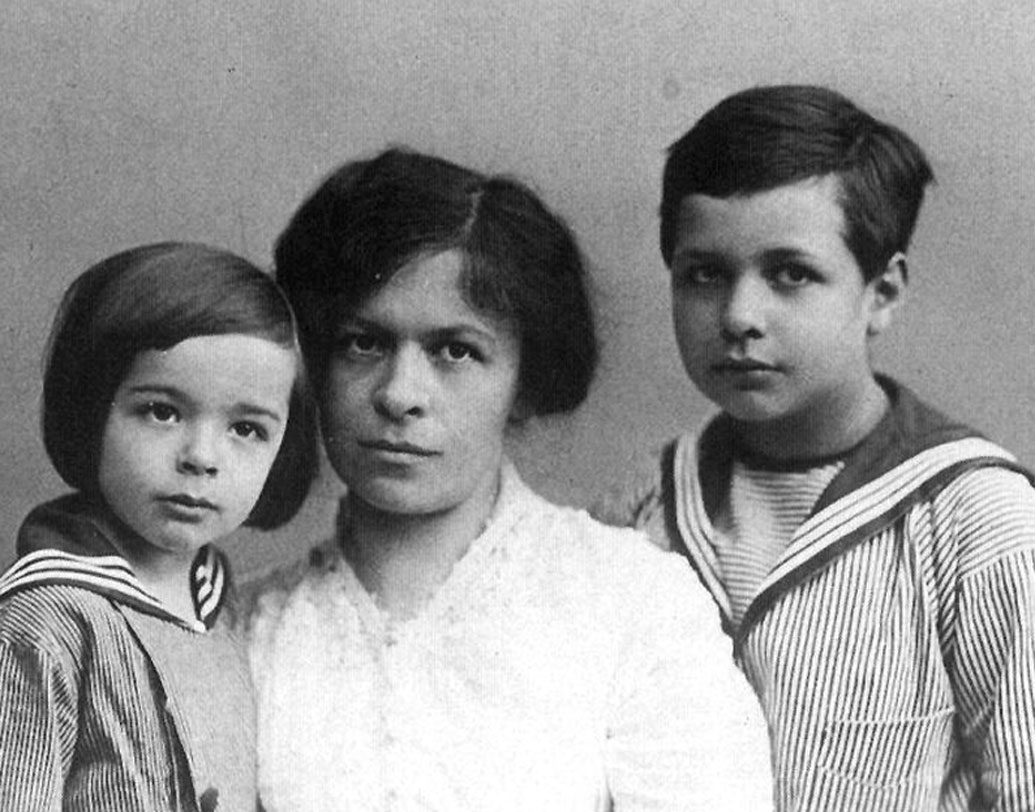 মিলেভা ও আইনস্টাইনের মোট তিন সন্তান ছিল। বিয়ের আগে এক কন্যা সন্তানের জন্ম হয়। নাম লিজেরল। মিলেভার বাবা-মার কাছেই লিজেরল থাকত। কিন্তু পরে তার কী হয়েছিল তা জানা যায়নি। বিয়ের পরে মিলেভা আরও দুই পুত্র সন্তানের জন্ম দেন। হ্যানস অ্যালবার্ট এবং এডুয়ার্ড।