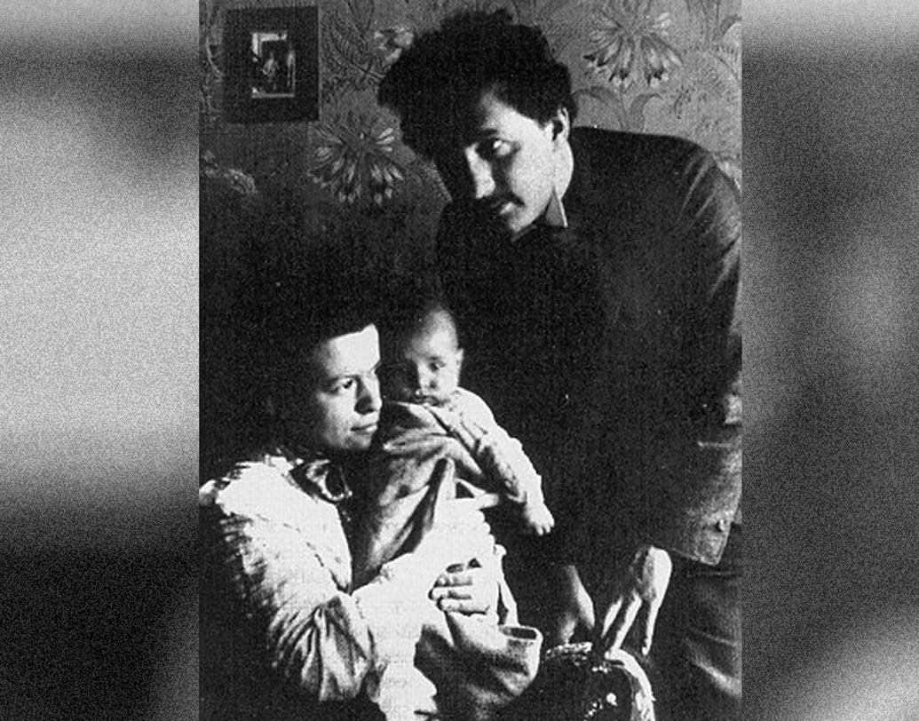 ছেলেকে টিটি বলে ডাকতেন অ্যালবার্ট। কবিতা, পিয়ানো এবং মনোরোগবিদ্যায় ভীষণ কৌতুহল ছিল এডুয়ার্ডের। বাবার মতো তিনিও জুরিখ বিশ্ববিদ্যালয়ে ভর্তি হন। বাবার মতো তিনিও ক্লাসে তাঁর চেয়ে বড় এক মহিলার প্রেমে পড়েন।