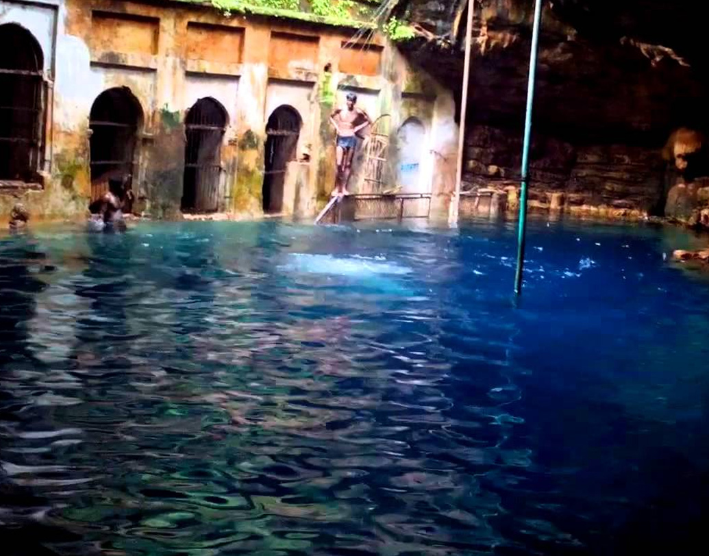 সবচেয়ে আশ্চর্যজনক যে বিষয়টি দাবি করা হয়েছে, ভীমকুণ্ডের ২৫০ ফুট গভীরে যাওয়ার পরই তীব্র স্রোতের উপস্থিতি টের পাওয়া যায়। কিন্তু এই স্রোত কোথা থেকে আসছে সেই রহস্য এখনও ভেদ করা সম্ভব হয়নি।