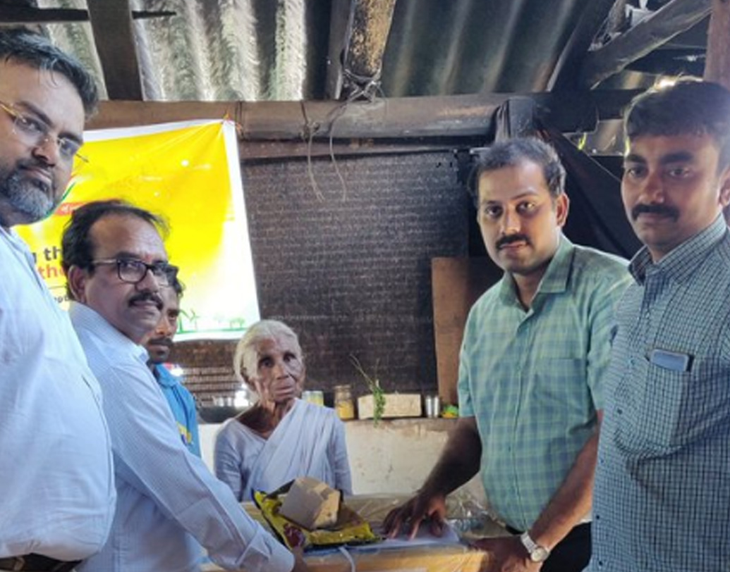 আনন্দ মাহিন্দ্রার টুইটে উদ্বুদ্ধ হয়ে ভারত পেট্রোলিয়ম নতুন এলপিজি সংযোগ দিয়েছে কমলাথলকে।