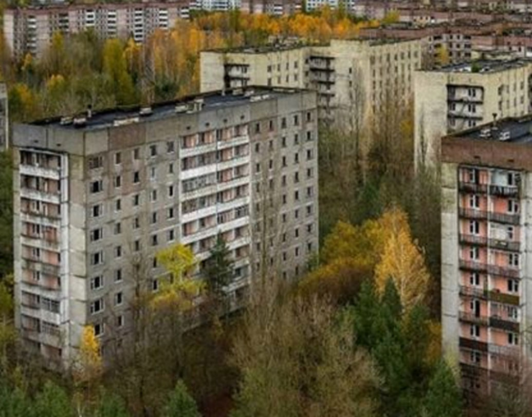 যেহেতু কোনও আবাসনের কাজই সম্পূর্ণ হয়নি, তাই ক্রেতারা ব্যবহার করতেও পারছেন না। তাও আবাসনগুলোর হস্তান্তর চেয়ে ক্রেতারা মামলা করেছেন। কিন্তু বেশির ভাগ মামলাই বিচারাধীন থাকায় লাভের সাভ কিছু হয়নি। কী ভাবে কী করা যায় তা দেখছে উত্তরপ্রদেশ রিয়েল এস্টেট রেগুলেটরি অথরিটি।