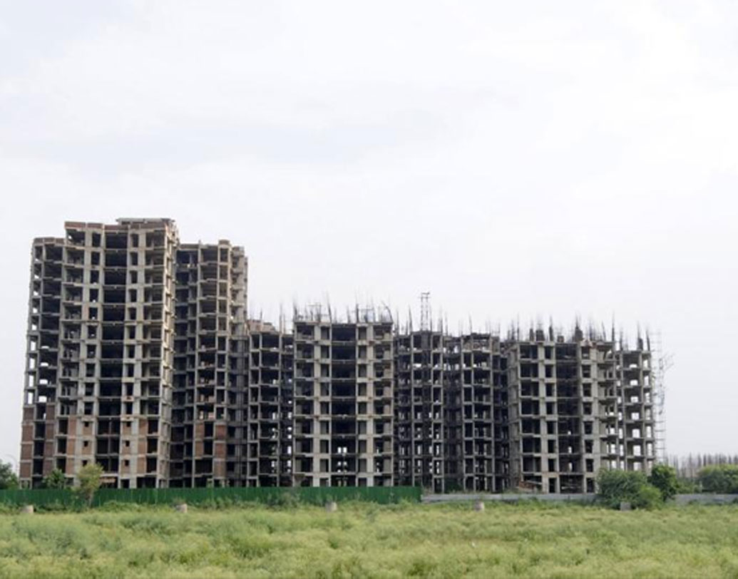 উত্তরপ্রদেশের রিয়েল এস্টেট রেগুলেটরি অথরিটির এক কর্মী বলবিন্দর কুমার বলেন, ‘‘ক্রেতাদের তথ্যের ভিত্তিতে কতগুলো এমন পরিত্যক্ত আবাসন রয়েছে তার হিসাব কষার কাজ চলছে। এরপর এই সব তথ্য যাচাই হবে। তার পরই ঠিক করা হবে যে আবাসনগুলোকে নিয়ে কী করা হবে।’’