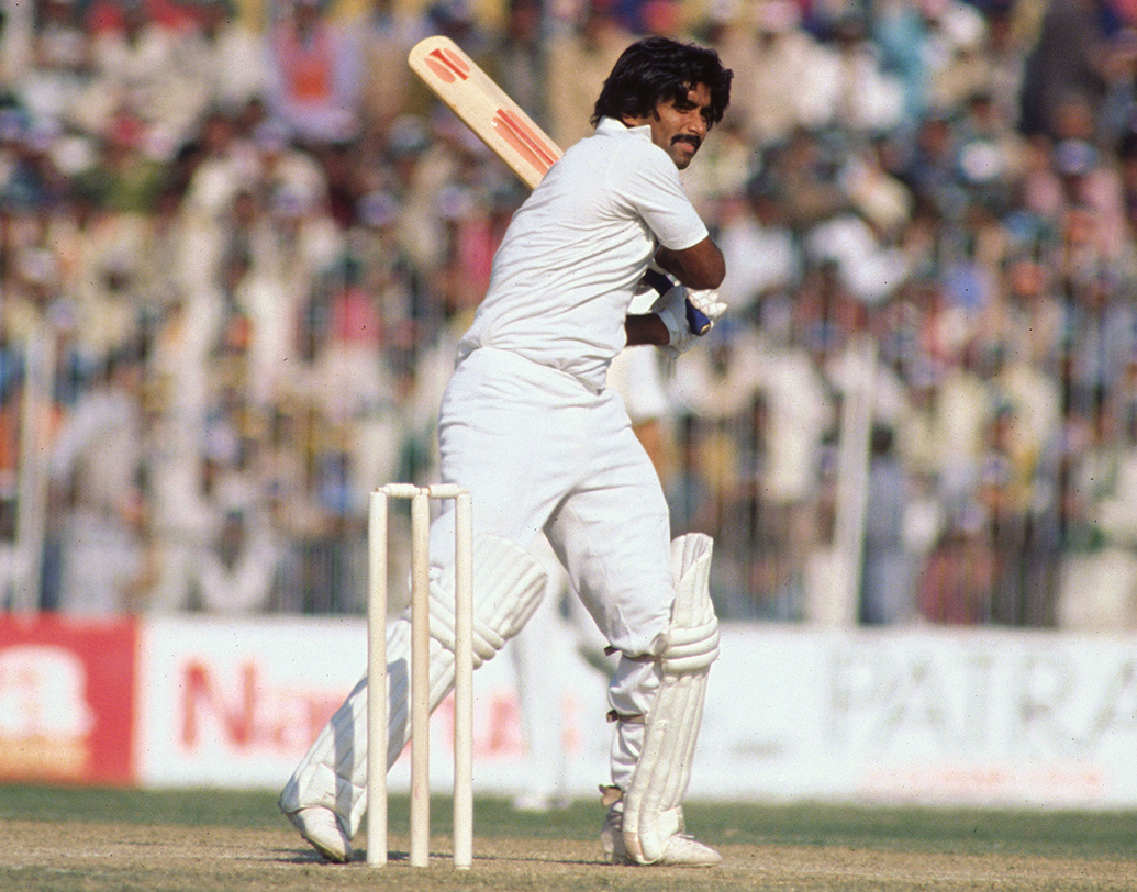 জাভেদ মিয়াঁদাদ- পাকিস্তানি কিংবদন্তি ব্যাটসম্যান ১২৪ ম্যাচে করেছিলেন ৮৮৩২ রান। সেরা ২৮০ নটআউট, গড় ৫২.৫৭। কিন্তু ৬৮ টেস্ট শেষে গড় ছিল ৫৪.৮২। এই তালিকায় তিনি সাত নম্বরে।