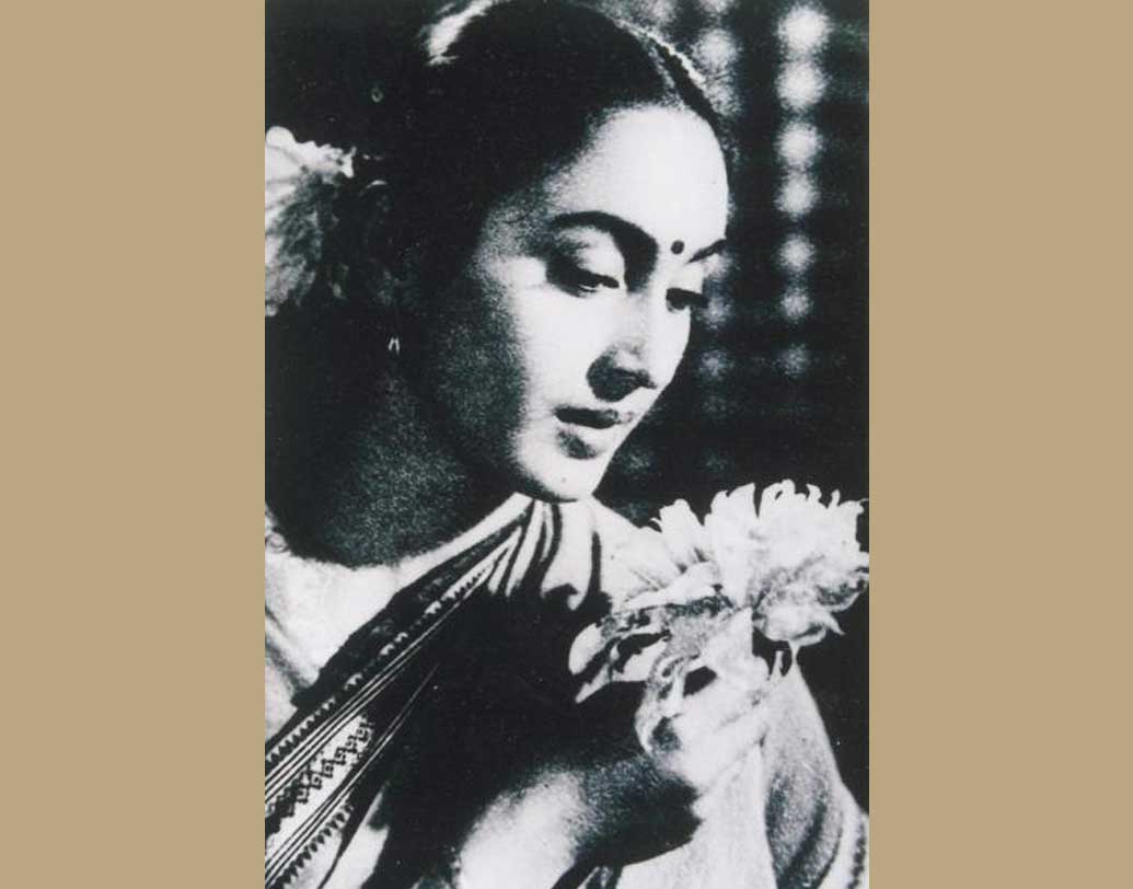 এই বলিষ্ঠ ভাবমূর্তি নূতন বজায় রেখেছিলেন জীবনের প্রতি ক্ষেত্রেই। অভিনেতা সঞ্জীবকুমারকে একবার প্রকাশ্যে চড় মেরেছিলেন নূতন। অভিযোগ ছিল, সঞ্জীবকুমার নিজের কেরিয়ারের শুরুতে বলেছিলেন তাঁর প্রতি নূতনের দুর্বলতা ছিল। কিন্তু সঞ্জীবকুমার আগ্রহী না হওয়ায় সেই সম্পর্ক এগোয়নি।