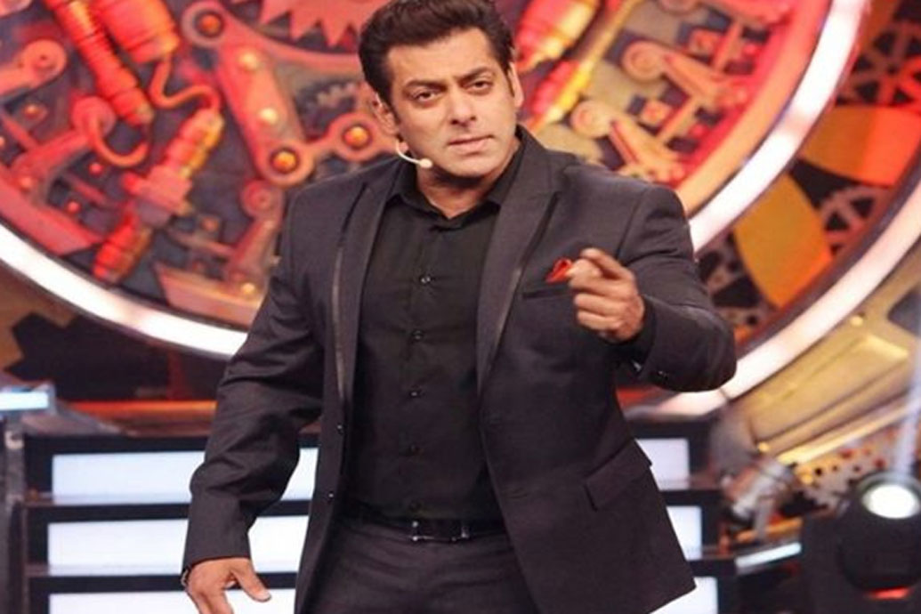 এ বারে কোনও সাধারণ মানুষকে প্রতিযোগী হিসাবে রাখছে না বিগ বস। কারণ, গত বছরে প্রতিযোগী হিসাবে সাধারণরা বিগ বগের দর্শকদের মধ্যে কোনও প্রভাব ফেলতে পারেননি। তাই এ বারে শুধু সেলিব্রিটিরাই থাকছেন।