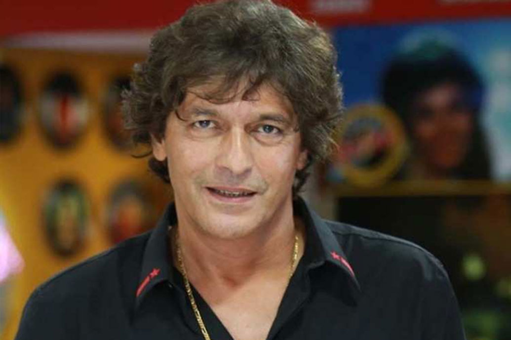 চাঙ্কি পাণ্ডে: এখন খুব একটা পর্দায় দেখা যায় না। তবে এক সময়ে প্রচুর ফিল্মে অভিনয় করেছেন তিনি। শোনা যাচ্ছে, বিগ বস ১৩-র জন্য তাঁকে ইতিমধ্যেই চুক্তি সই করিয়েছেন চ্যানেল কর্তৃপক্ষ।