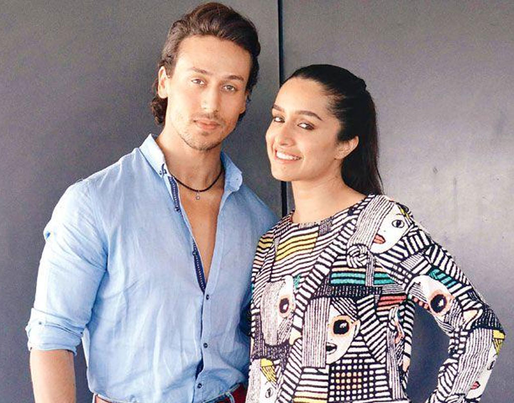 তবে অনেকেই জানেন না যে, টাইগার শ্রফ এবং শ্রদ্ধা কপূর শুধু কো-স্টারই নন। তাঁরা স্কুল ফ্রেন্ডও। আমেরিকান স্কুল অব বোম্বের ছাত্রী ছিলেন শ্রদ্ধা। এই স্কুলের ছাত্র ছিলেন টাইগার শ্রফও। তাঁদের শুধু স্কুলই এক ছিল না, দু’জনে সহপাঠীও ছিলেন।