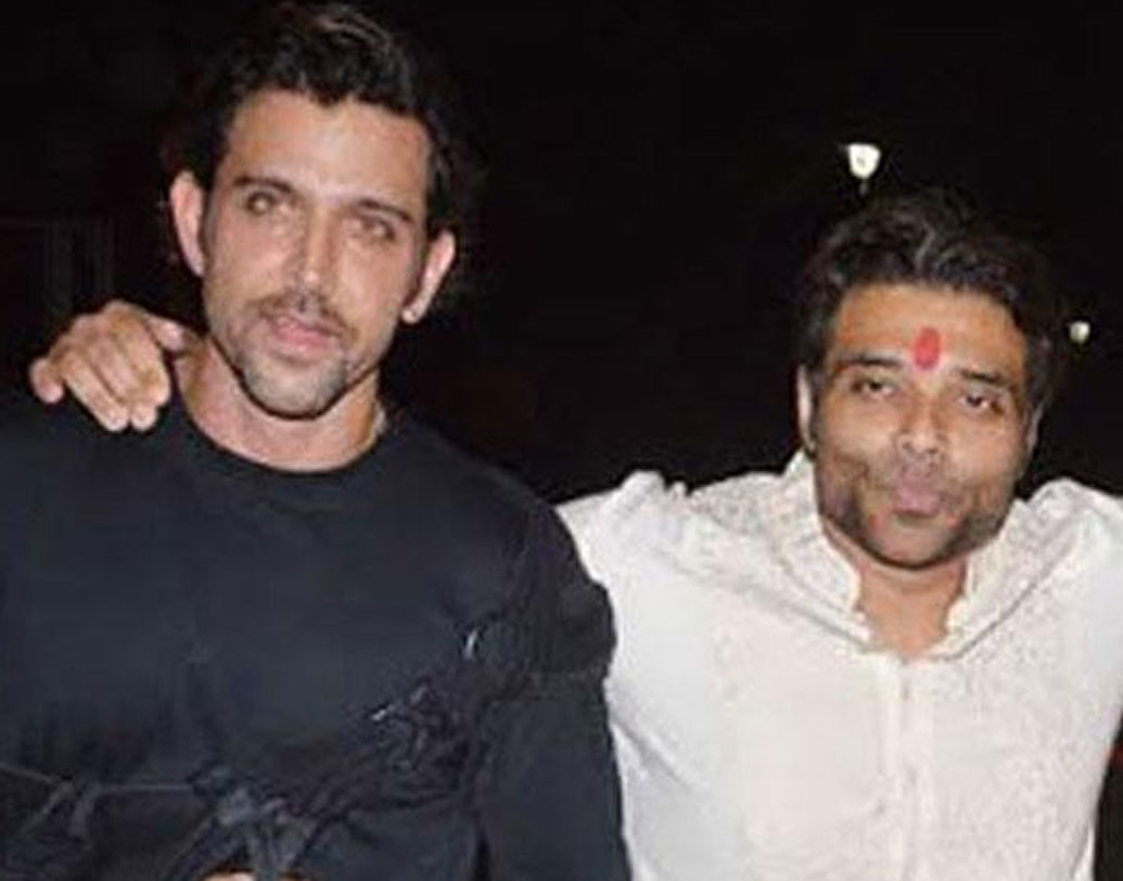 ঋত্বিক রোশন এবং উদয় চোপড়া: ঋত্বিক রোশন এবং উদয় চোপড়া বাস্তবে খুব ভাল বন্ধু। তাঁদের মাঝেমধ্যেই একসঙ্গে দেখা যায়। বহু পার্টিতে একই গাড়িতে তাঁদের আসতে দেখা গিয়েছে। এই বন্ধুত্ব কিন্তু বলি ইন্ডাস্ট্রিতে অভিনয়ের সূত্রে নয়। এর অনেক আগে থেকেই তাঁরা একে অপরকে চেনেন। কারণ তাঁরাও সহপাঠী ছিলেন।