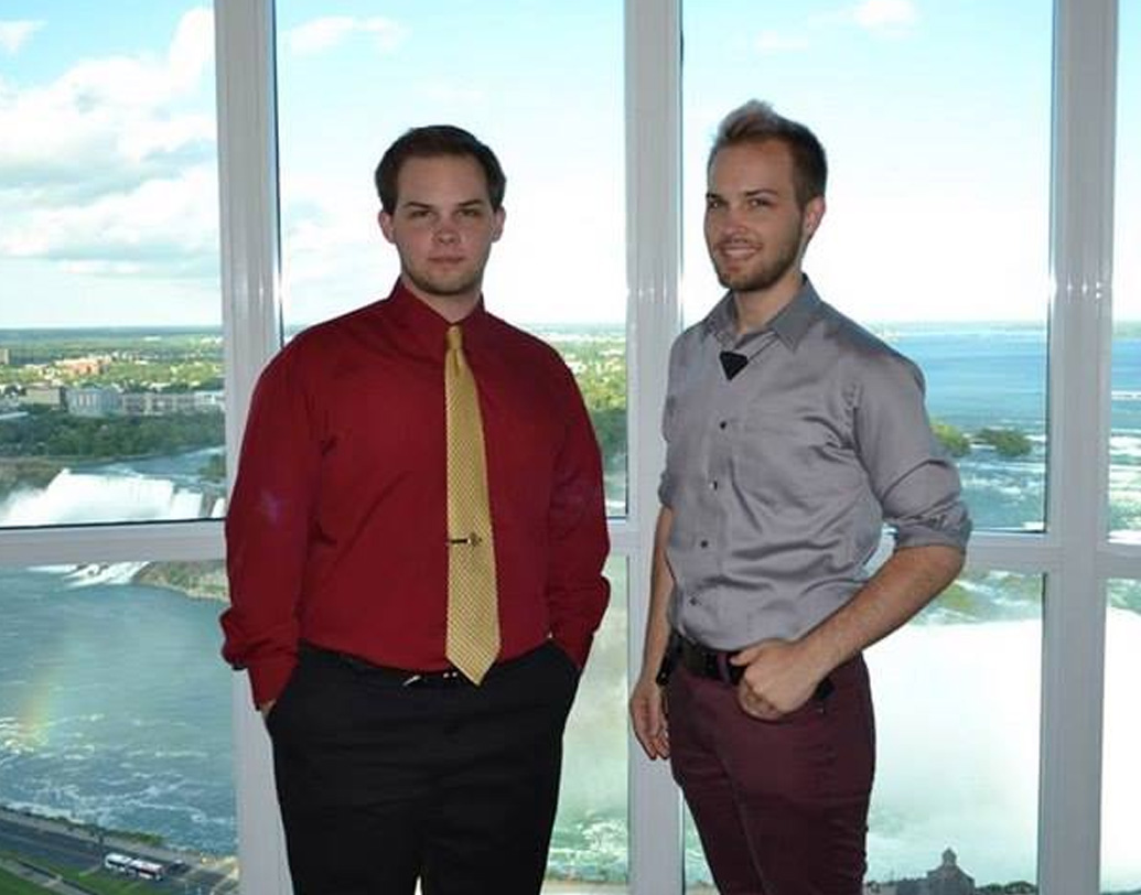 অনেকেই জানেন না, ছোট্ট বিঙ্কের ভূমিকায় অভিনয় করেছিলেন দুই যমজ ভাই। কারণ দুধের শিশুকে একাটানা অভিনয় করানো অসম্ভব। তাই বেছে নেওয়া হয়েছিল যমজ শিশু, অ্যাডম রবার্ট ওয়ার্টন এবং জ্যাকব জোসেফ ওয়ার্টনকে। দু’ ভাইকেই দেখতে হুবহু এক। জন্মগত সাদৃশ্য এবং হলিউডি প্রযু্ক্তির সাহায্যে ছবিতে বোঝাই যায়নি বিঙ্কের ভূমিকায় আছে দু’জন শিশু।