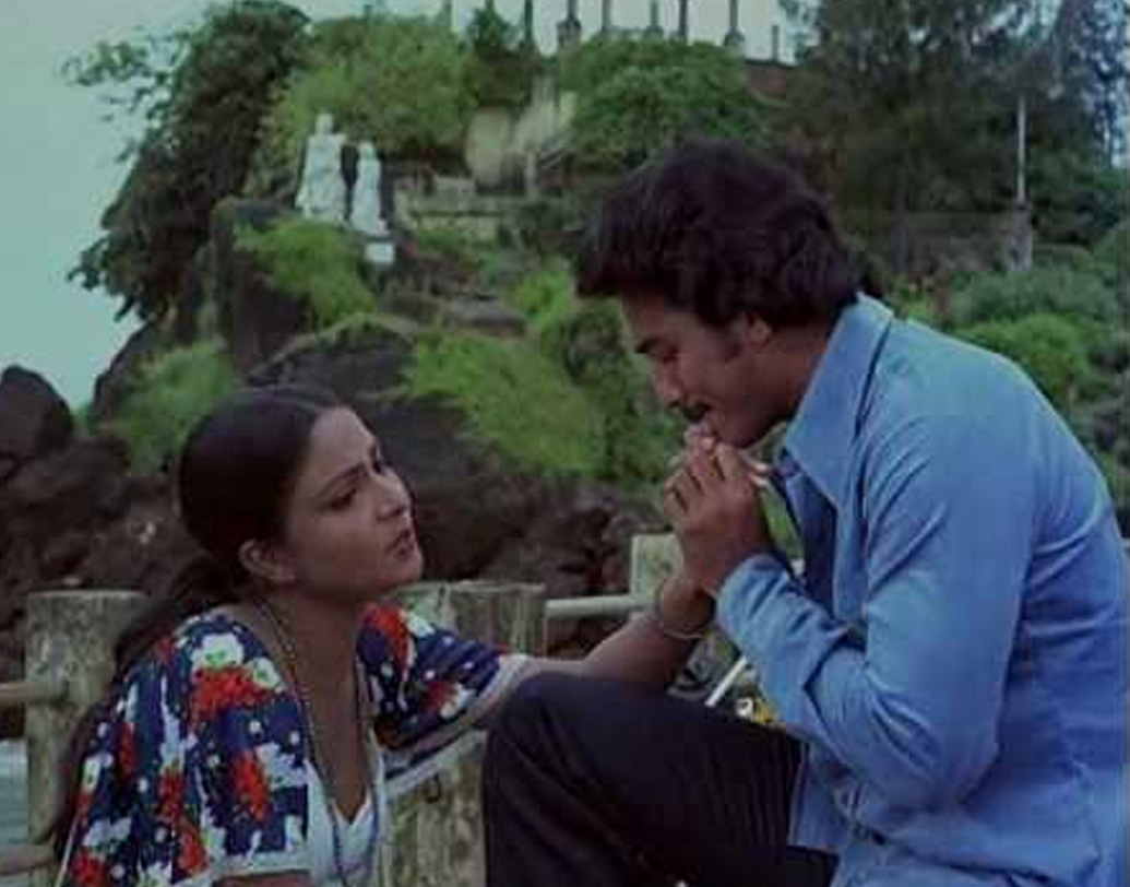 ১৯৬০-এর ১০ ডিসেম্বর তাঁর জন্ম উত্তরপ্রদেশের বরেলীতে। পরে যখন তাঁর বয়স ১০ বছর, রতির বাবা কর্মসূত্রে চলে যান তৎকালীন মাদ্রাজ শহরে। মাদ্রাজের গুড শেপার্ড কনভেন্ট স্কুলের ছাত্রী ছিলেন তিনি।