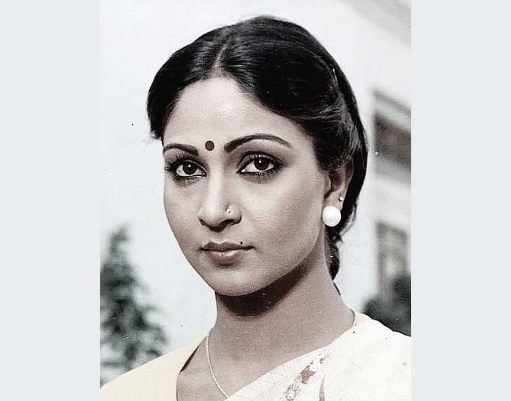 রতির প্রথম ছবি সফল হয়। তিনি পরিচিতি পান নায়িকা হিসেবে। ক্রমশ তামিল ও অন্যান্য দক্ষিণী ভাষার জনপ্রিয় নায়িকা হয়ে ওঠেন তিনি। রতি নিজেও বলতেন, তিনি হৃদয়ের দিক দিয়ে একজন তামিল এবং মাদ্রাজ (আজকের চেন্নাই) তাঁর দ্বিতীয় ঘরবাড়ি। দক্ষিণী ছবির ইন্ডাস্ট্রিতে তিন বছরে মোট ৩২ টি ছবিতে অভিনয় করেন তিনি।