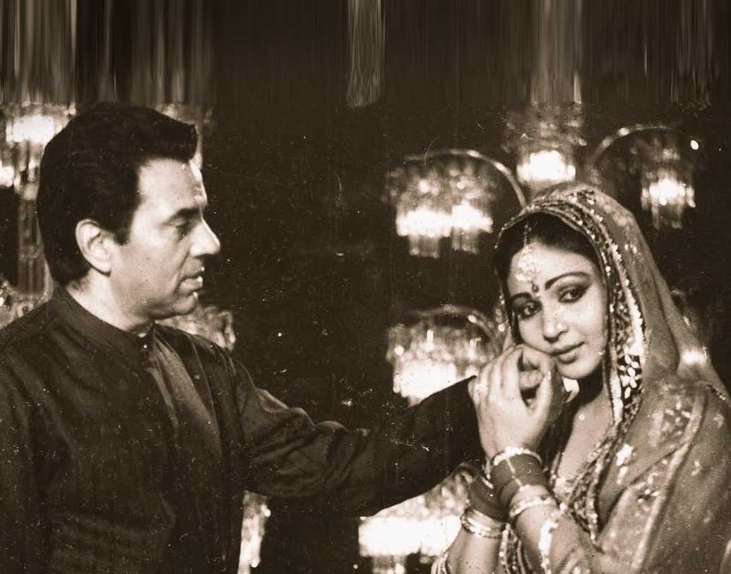 বলিউডেও জনপ্রিয়তা পেয়েছিলেন রতি। অভিনয় করেছেন ৪৩ টির বেশি হিন্দি ছবিতে। আটের দশকে প্রথম সারির নায়িকাদের মধ্যে অন্যতম রতির সফল ছবিগুলোর মধ্যে আছে ‘ফর্জ অউর কানুন’, ‘কুলি’, ‘আপ কে সাথ’ এবং ‘হুকুমৎ’।