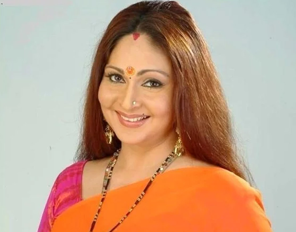 প্রায় দু’ দশকের বিচ্ছেদের পরে রতি আবার ইন্ডাস্ট্রিতে ফেরেন ২০০১ সালে। ‘কুছ খাট্টি কুছ মিঠি’ ছবিতে তিনি কাজলের মায়ের ভূমিকায় অভিনয় করেন। পাশাপাশি আরও কিছু হিন্দি, তামিল, মালয়ালম এবং একটি বাংলা ছবিতেও অভিনয় করেন তিনি। সম্প্রতি আবার তিনি অভিনয়ের বাইরে। ২০০৮-এর পরে তাঁকে অনেকদিন কাজ করতে দেখা যায়নি কোনও মাধ্যমেই।