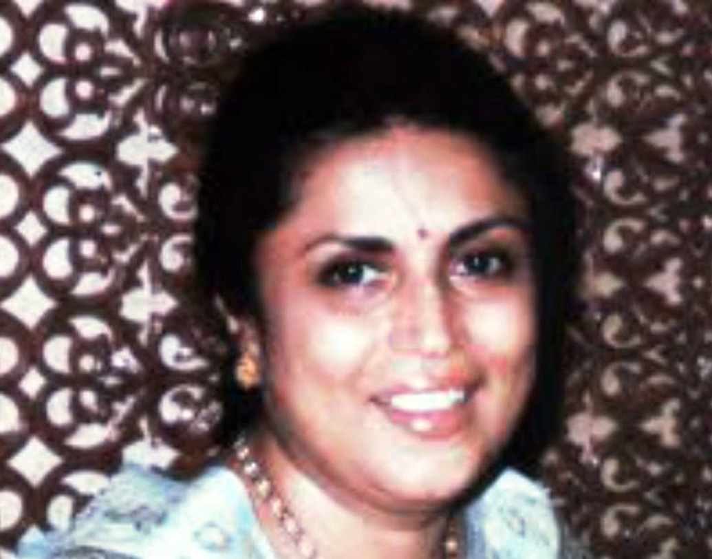 মহম্মদ শফি তাঁর ‘মঙ্গু’ ছবিতে সুযোগ দেন সুমনকে। কথা ছিল, তিনটি গান গাইবেন সুমন। কিন্তু শেষ অবধি কোনও অজ্ঞাত কারণে শফির জায়গায় সঙ্গীত পরিচালনার দায়িত্ব পান ওপি নাইয়ার। তিনটির বদলে একটি গানের সুযোগ পান সুমন। ১৯৫৪ সালে, ‘মঙ্গু’ ছবি দিয়েই হিন্দি ছবিতে প্রথম প্লে ব্যাক সুমনের।