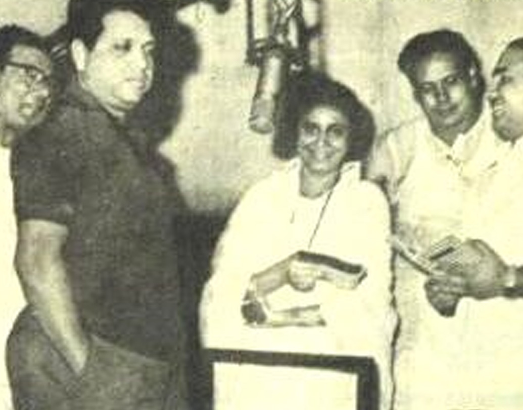 কেরিয়ারের পাশাপাশি সংসারও সমান গুরুত্ব পেয়েছে সুমনের কাছে। ১৯৫৮ সালে তিনি বিয়ে করেন মুম্বইয়ের ব্যবসায়ী রামানন্দ কল্যাণপুরকে। রক্ষণশীল পরিবার হলেও বিয়ের পরে সুমনের ছবিতে গান গাওয়া বন্ধ হয়নি। তাঁর সঙ্গে রেকর্ডিংয়ে যেতেন তাঁর স্বামী রামানন্দ। তাঁদের একমাত্র মেয়ে চারুলা বিয়ের পরে আমেরিকা-প্রবাসী।