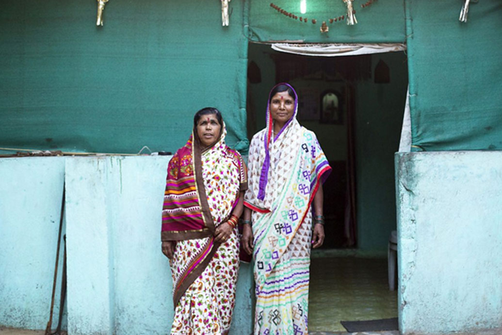 স্বপ্নাদেশ পাওয়ার পর গ্রাম প্রধানের মনে এতটাই ভক্তির উদ্রেক হয় যে গ্রামবাসীদের সঙ্গে সম্মিলিত ভাবে সিদ্ধান্ত নেন দরজা বয়কট করার। নিজেদের রক্ষার ভার তাঁরা পুরোপুরি ওই ভেসে আসা পাথরের উপরই ছেড়ে দেন তাঁরা।