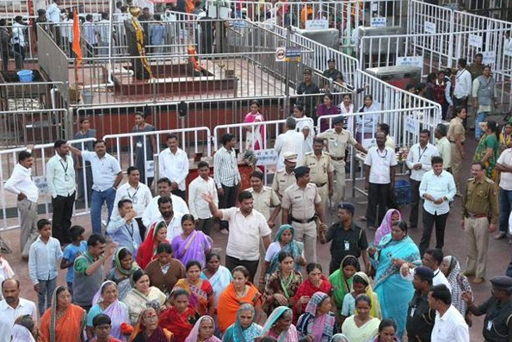 একবার নাকি এক গ্রামবাসী তাঁর ঘরের সামনে কাঠের দরজা লাগিয়েছিলেন, পরদিনই তাঁর গাড়ির দুর্ঘটনা ঘটেছিল। ২০১৫ সালে প্রথম পুলিশ স্টেশন তৈরি হয় এই গ্রামে। তারও কোনও দরজা নেই। তবে এখনও পর্যন্ত কোনও অভিযোগ পুলিশের কাছে জমা পড়েনি। যে কটা অভিযোগ হয়েছে প্রতিটাই পাশের গ্রাম থেকে এসেছে। এই গ্রামগুলো পুলিশ স্টেশনের আওতায় পড়ে।