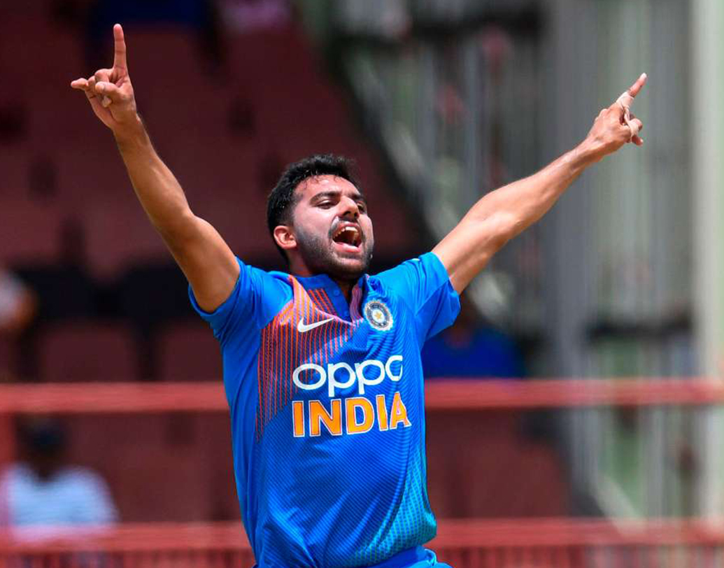 দীপক চাহার- ক্যারিবিয়ান সফরে এক মাত্র শেষ টি২০-তে সুযোগ পেয়েছিলেন। তিন ওভার বল করে চার রান দিয়ে তুলে নিয়েছিলেন তিন উইকেট। তাঁর সেই পারফরমান্সকে মনে রেখে এই ম্যাচেও তাঁকে সুযোগ দিতে চাইবে দল।