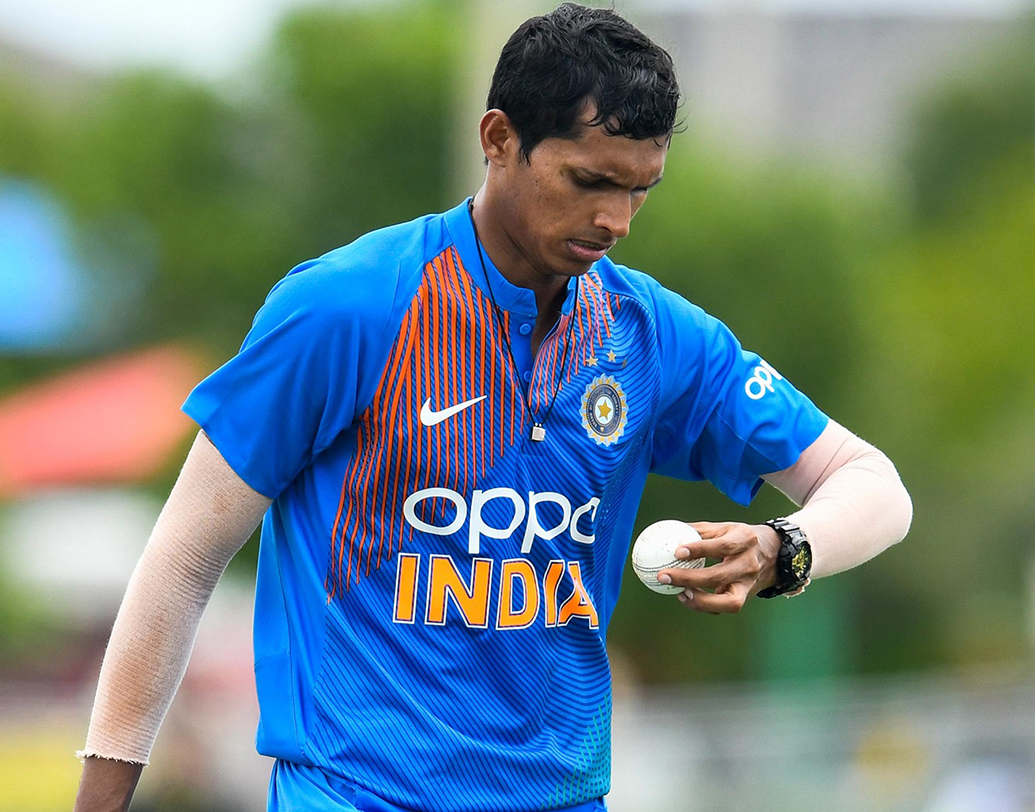 নভদীপ সাইনি- দিল্লির রঞ্জি দলের হয়ে ঘরোয়া ক্রিকেট খেলে উত্থান। অভিষেকেই নজর কেড়েছেন। পেয়েছিলেন তিন উইকেট। দুই তরুণ পেসারকে নিয়েই প্রথম ম্যাচে নামতে চাইবে ভারত। যদিও বাঁহাতি খলিল আহমেদও রয়েছেন পনেরো জনের দলে।